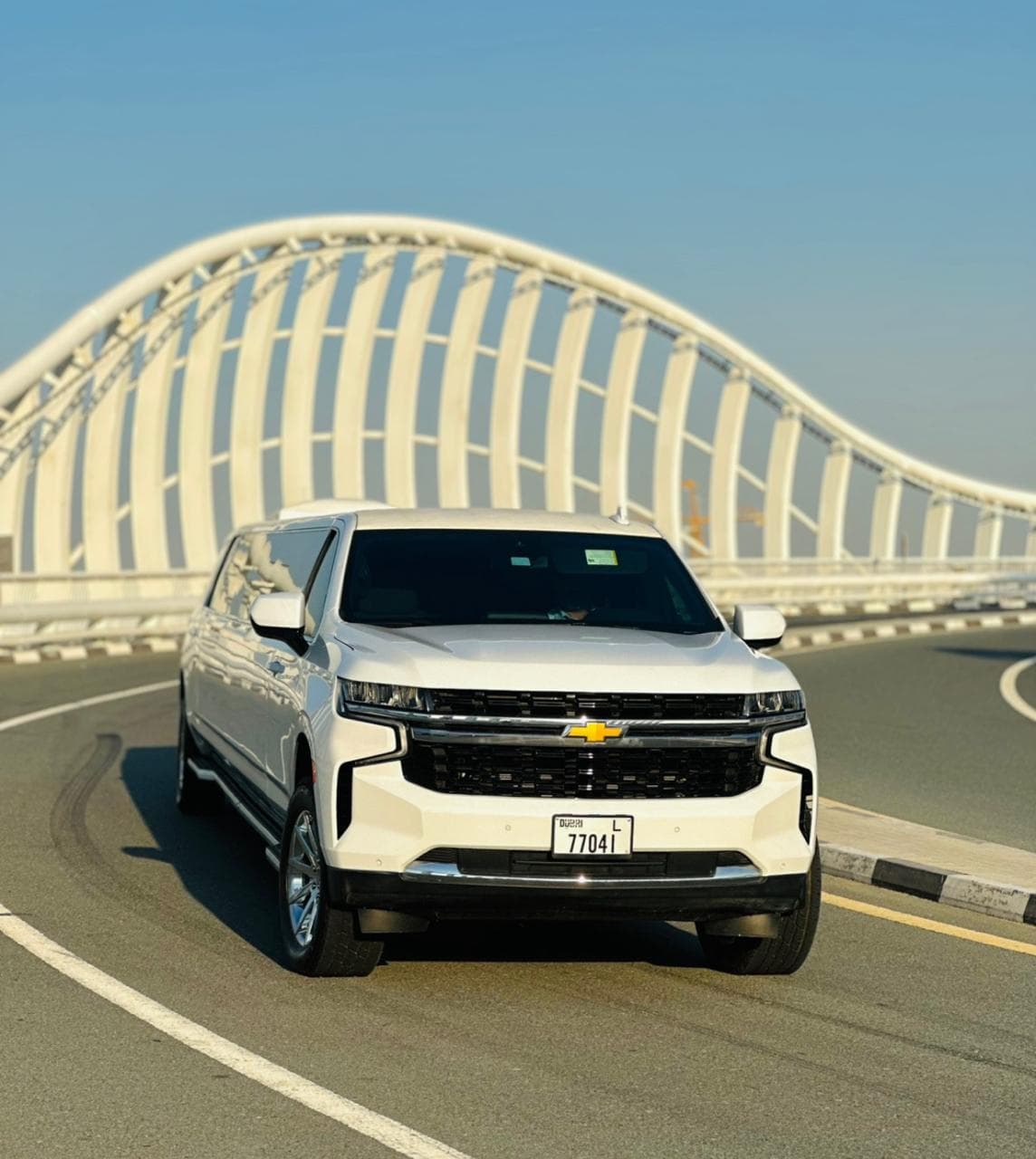 Chevrolet Suburban White Edition 20 Pax - Image 4