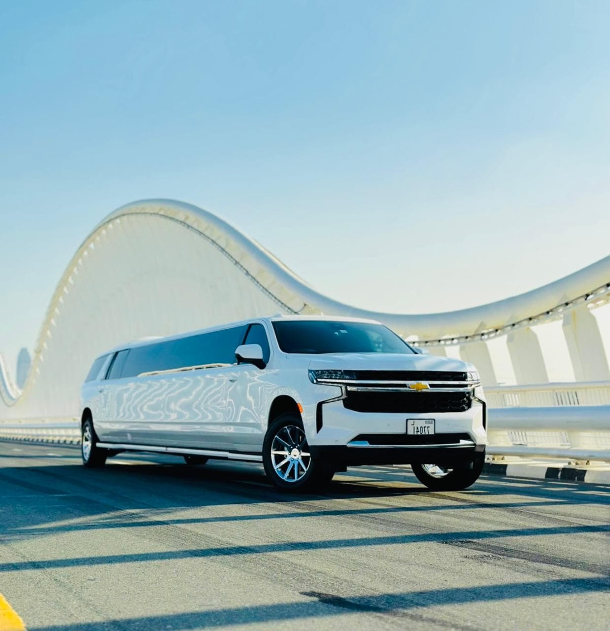 Chevrolet Suburban White Edition 20 Pax - Chevrolet Suburban White Edition 20 Pax