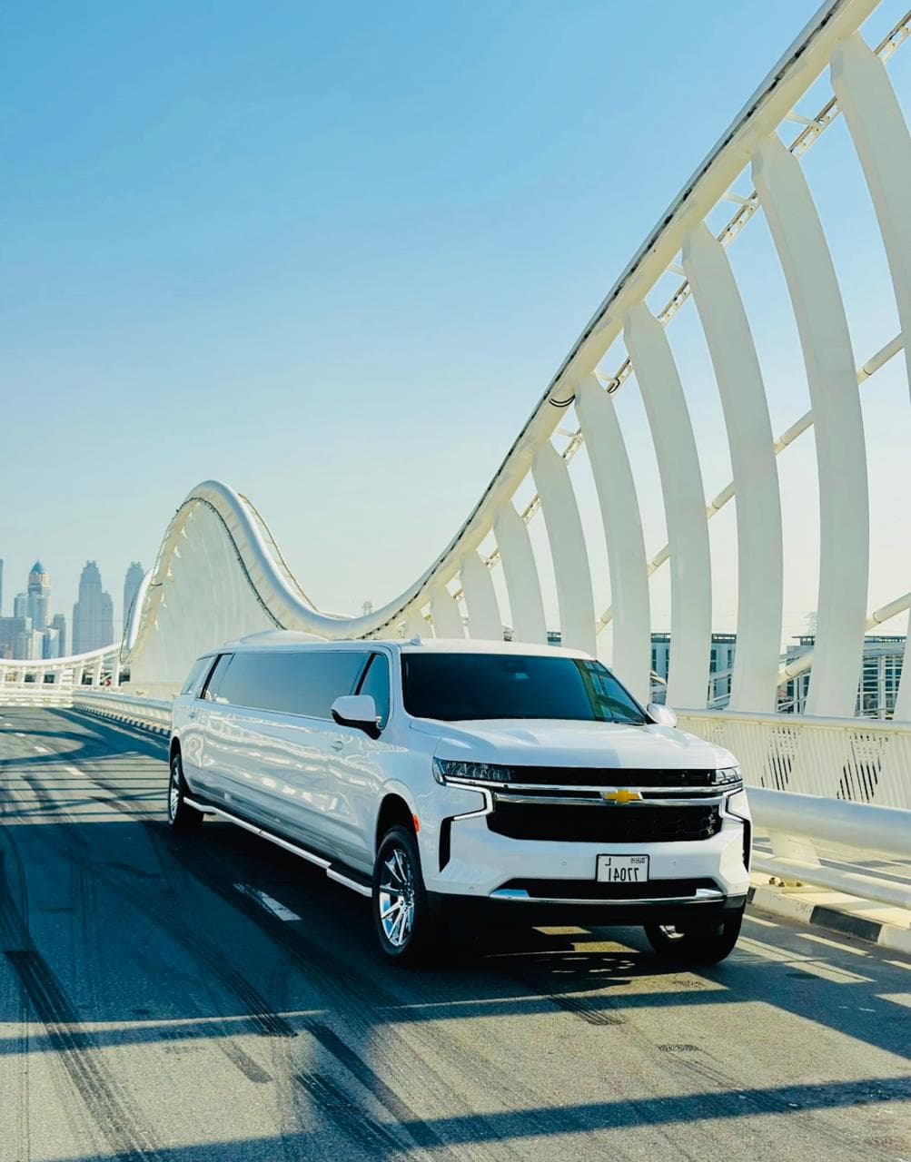 Chevrolet Suburban White Edition 20 Pax - Image 2