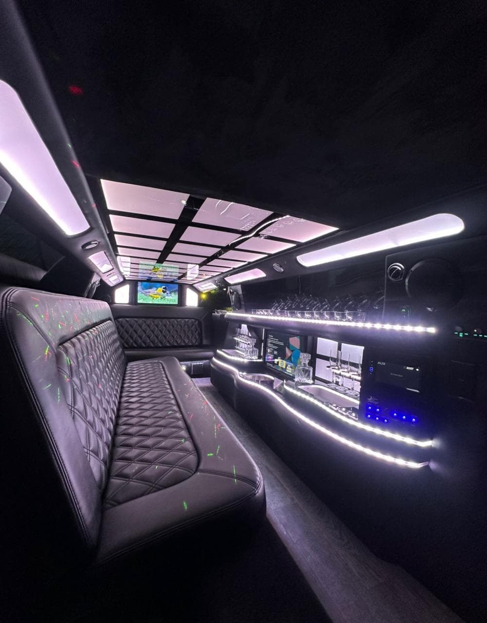 Chevrolet Suburban Black Edition 20 Pax - Image 2