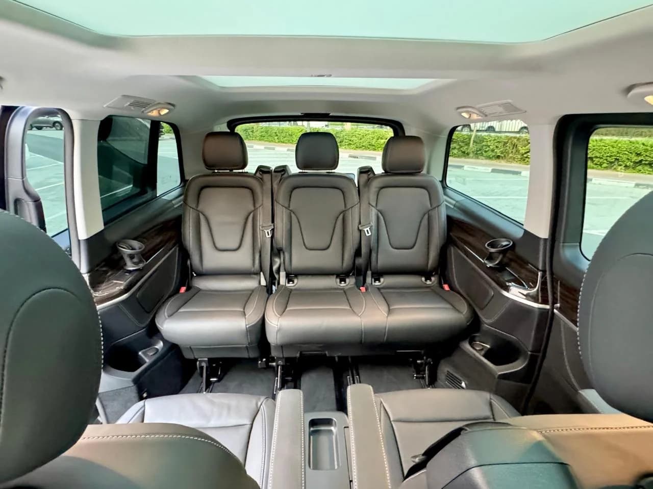 Mercedes Benz V Class - Image 2