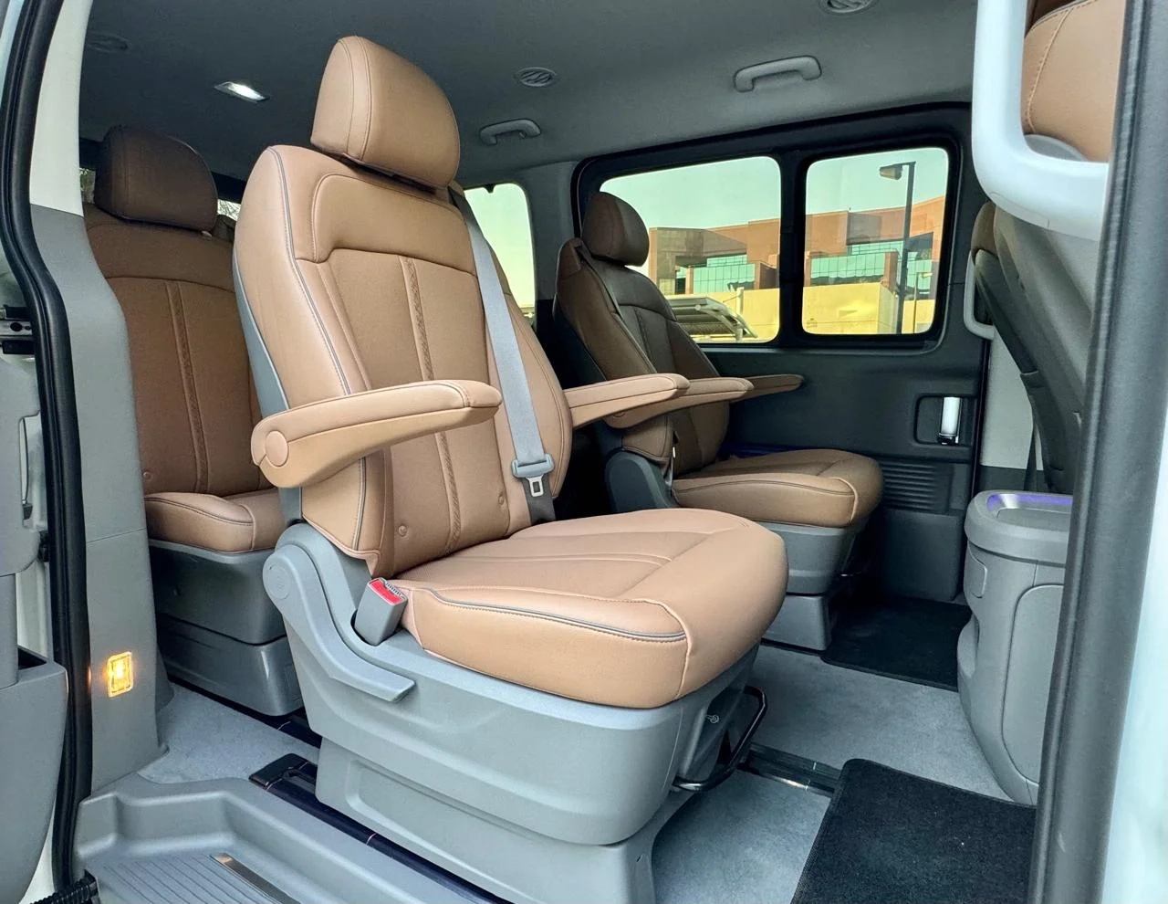 Hyundai Staria - Hyundai Staria Airport Transfer Service